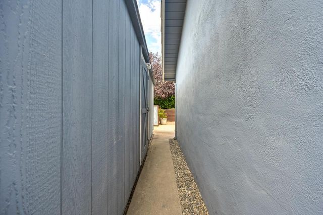 498 Central Pacific St, Lathrop, CA 95330