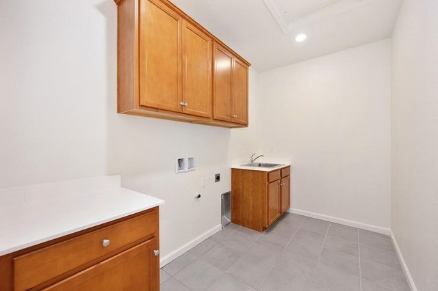 498 Central Pacific St, Lathrop, CA 95330