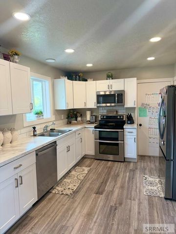 558 Canal, Chubbuck, ID 83202