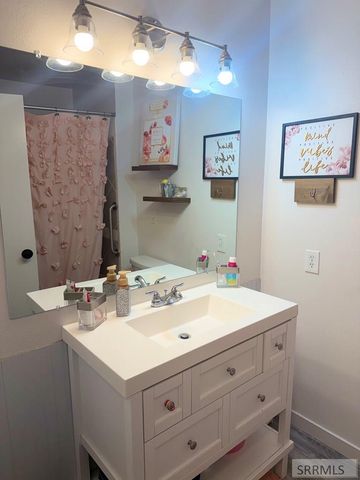 558 Canal, Chubbuck, ID 83202