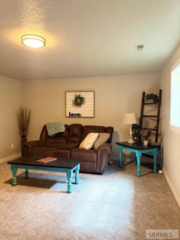 558 Canal, Chubbuck, ID 83202