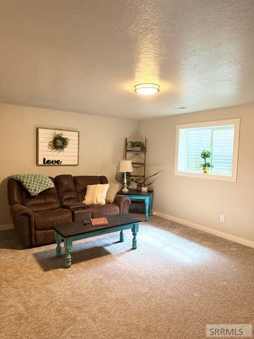 558 Canal, Chubbuck, ID 83202