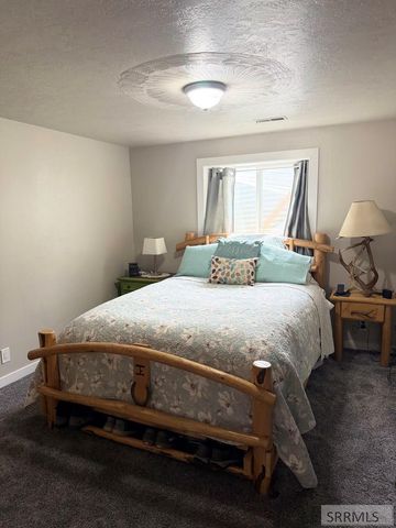 558 Canal, Chubbuck, ID 83202