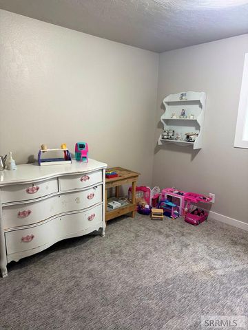 558 Canal, Chubbuck, ID 83202