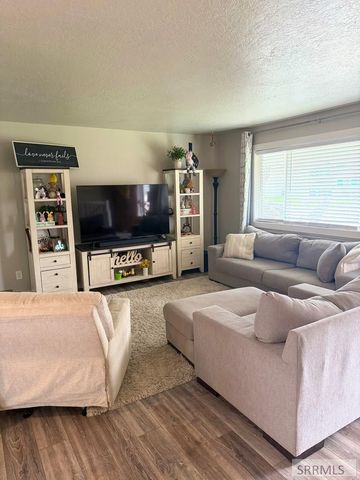 558 Canal, Chubbuck, ID 83202