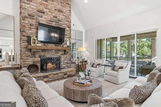 1011 Lake Pointe S, Greensboro, GA 30642