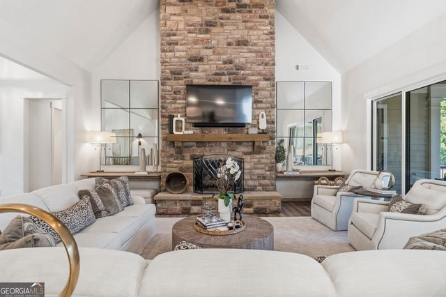 1011 Lake Pointe S, Greensboro, GA 30642