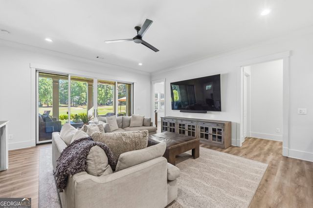 1011 Lake Pointe S, Greensboro, GA 30642