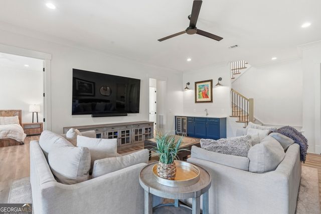 1011 Lake Pointe S, Greensboro, GA 30642