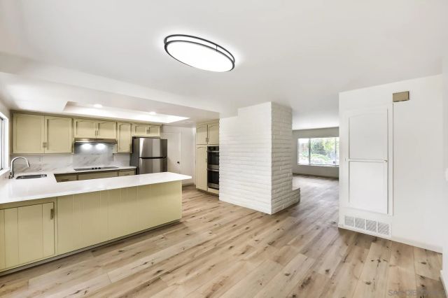 6095 Agee St, San Diego, CA 92122