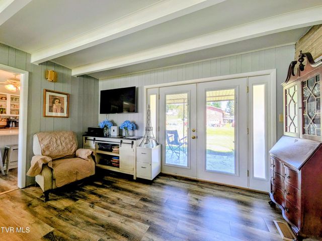 104 Unaka View Road, Johnson City, TN 37601
