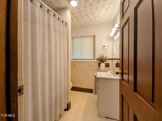104 Unaka View Road, Johnson City, TN 37601
