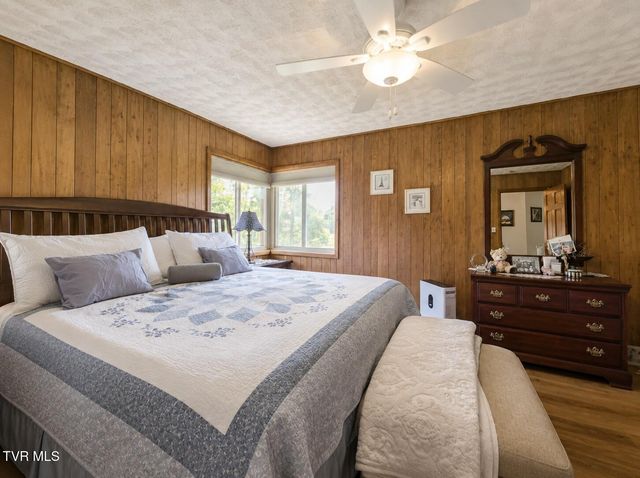 104 Unaka View Road, Johnson City, TN 37601