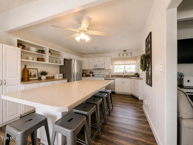 104 Unaka View Road, Johnson City, TN 37601