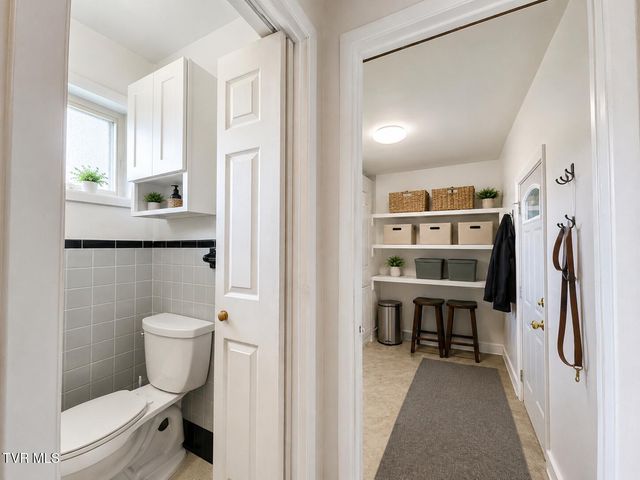 104 Unaka View Road, Johnson City, TN 37601