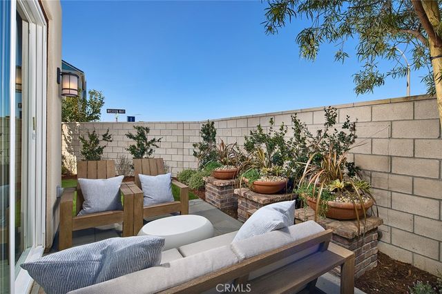 5823 Muir Way, Eastvale, CA 92880