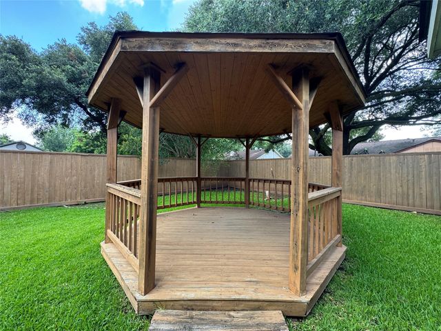 412 Land Grant Drive, Richmond, TX 77406