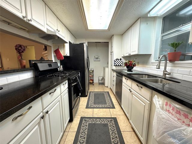 412 Land Grant Drive, Richmond, TX 77406