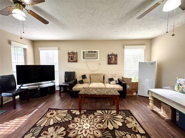 412 Land Grant Drive, Richmond, TX 77406