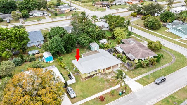 821 SE Solaz Avenue, Port St Lucie, FL 34983