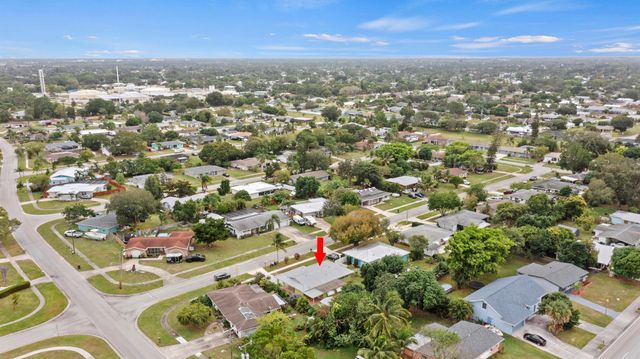 821 SE Solaz Avenue, Port St Lucie, FL 34983