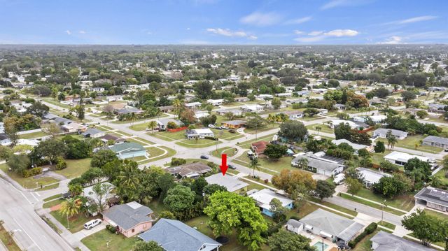 821 SE Solaz Avenue, Port St Lucie, FL 34983