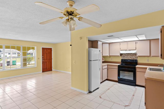 821 SE Solaz Avenue, Port St Lucie, FL 34983