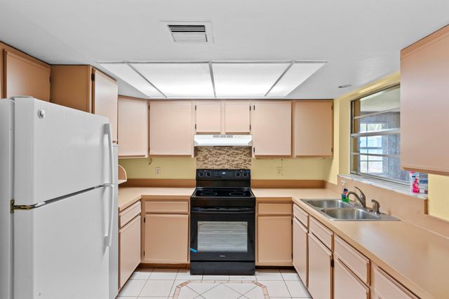 821 SE Solaz Avenue, Port St Lucie, FL 34983