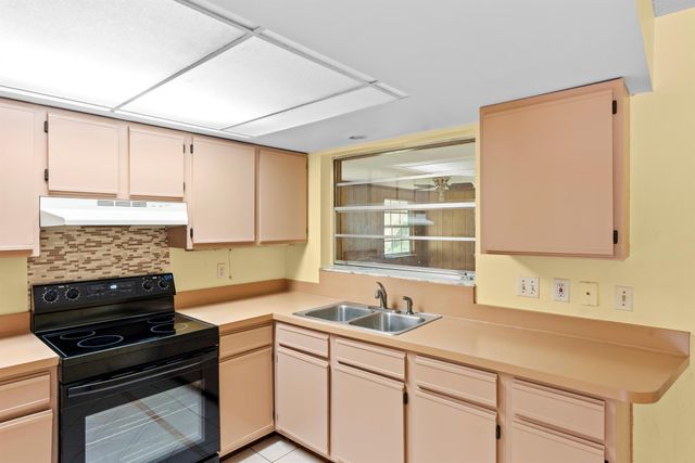 821 SE Solaz Avenue, Port St Lucie, FL 34983