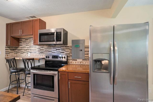 2182 E Boatfield Avenue, Burton, MI 48529