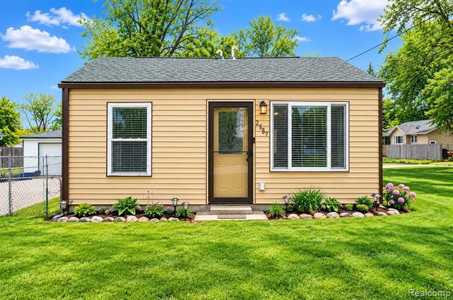 2182 E Boatfield Avenue, Burton, MI 48529