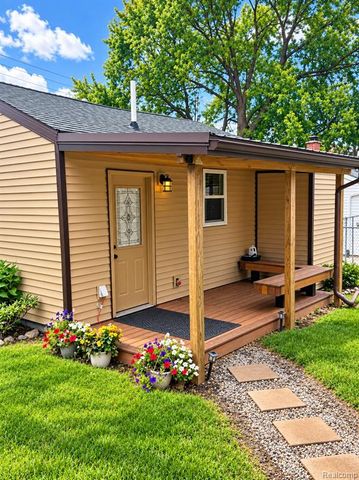 2182 E Boatfield Avenue, Burton, MI 48529