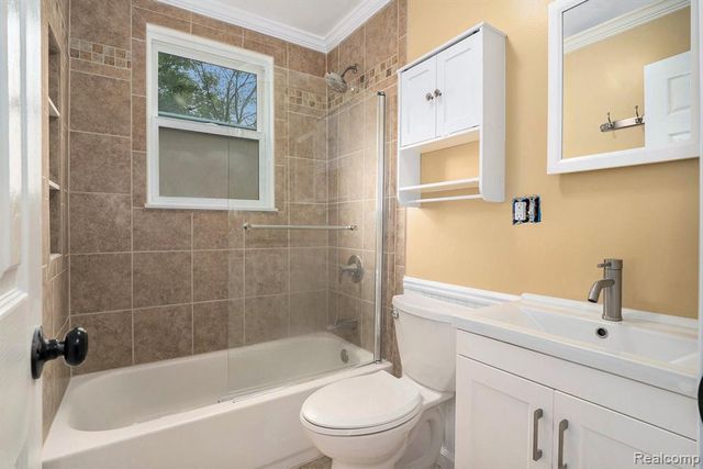 2182 E Boatfield Avenue, Burton, MI 48529