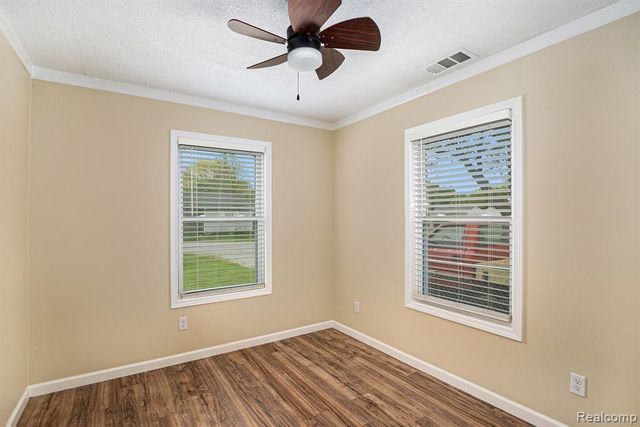 2182 E Boatfield Avenue, Burton, MI 48529