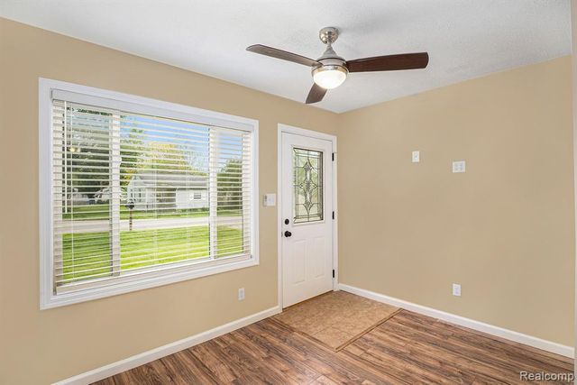 2182 E Boatfield Avenue, Burton, MI 48529