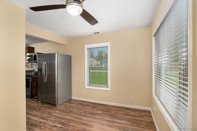 2182 E Boatfield Avenue, Burton, MI 48529