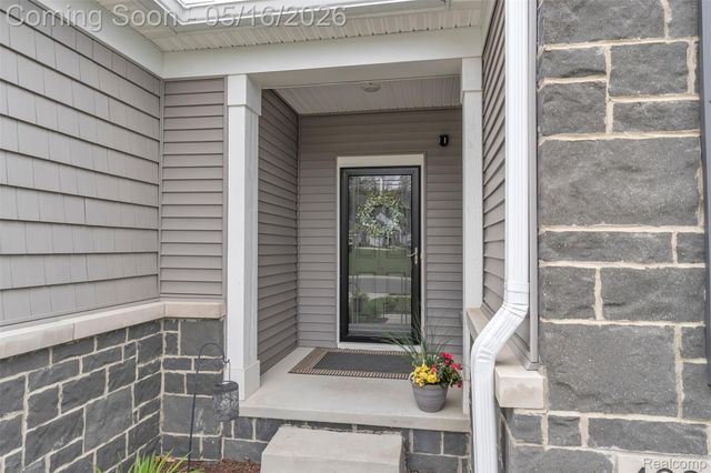 4628 Crestway Drive, Brighton, MI 48116