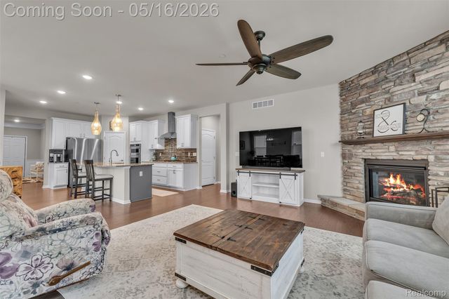 4628 Crestway Drive, Brighton, MI 48116