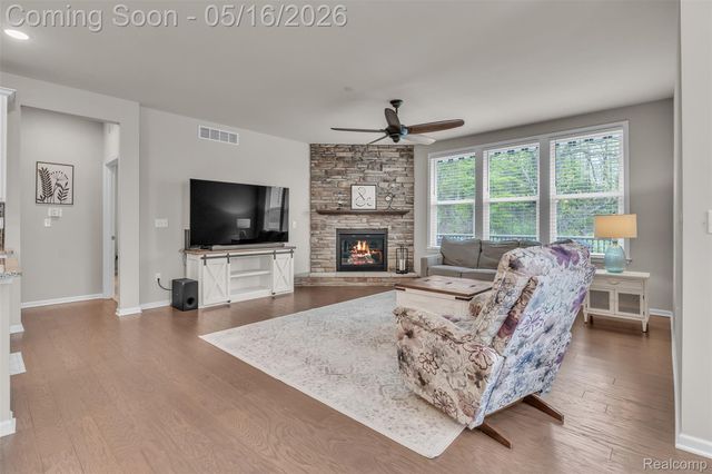 4628 Crestway Drive, Brighton, MI 48116