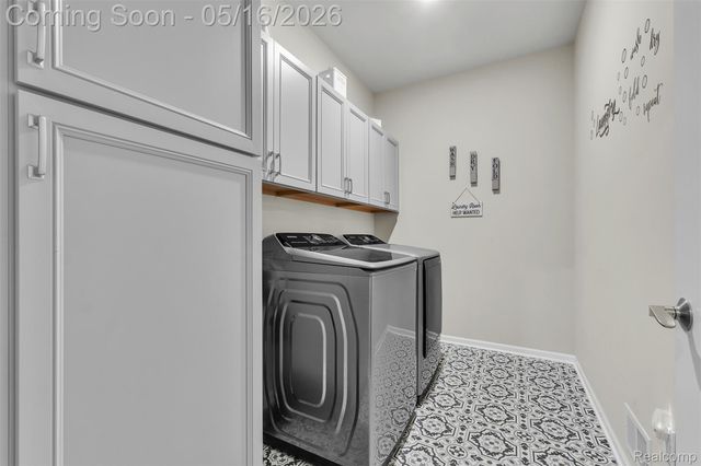 4628 Crestway Drive, Brighton, MI 48116