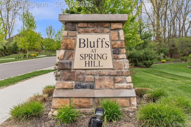 4628 Crestway Drive, Brighton, MI 48116