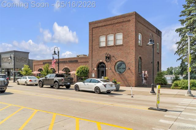 4628 Crestway Drive, Brighton, MI 48116