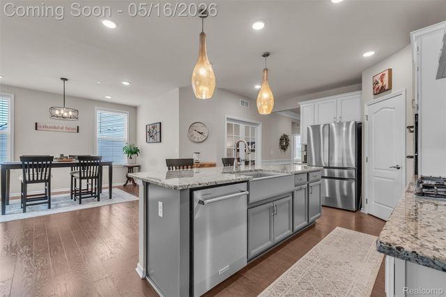 4628 Crestway Drive, Brighton, MI 48116