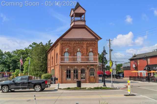 4628 Crestway Drive, Brighton, MI 48116