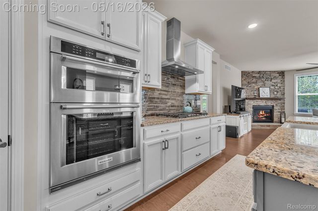 4628 Crestway Drive, Brighton, MI 48116
