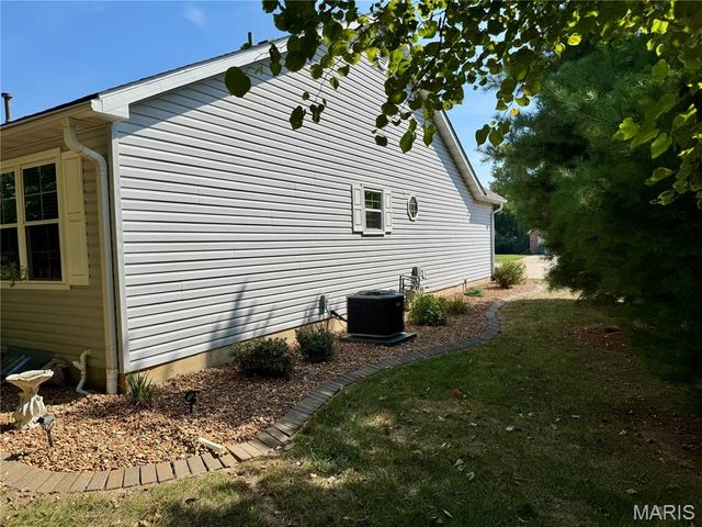 307 Monticello Place, Edwardsville, IL 62025