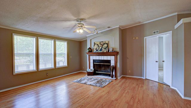 2516 Loch Lomond Street, Highlands, TX 77562