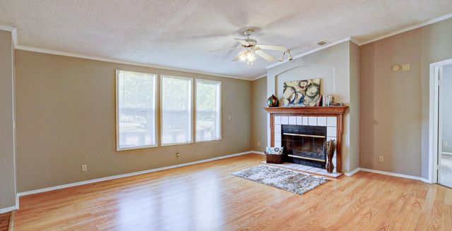 2516 Loch Lomond Street, Highlands, TX 77562
