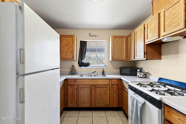 10116 Montreal Circle, Socorro, TX 79927