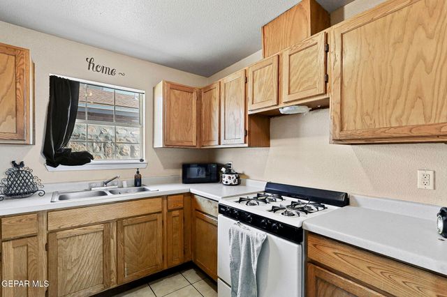 10116 Montreal Circle, Socorro, TX 79927